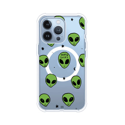 Funda para iPhone con diseño de alienígenas verdes y frase "Earth Sucks", fondo negro con detalles espaciales. Estilo divertido y rebelde. Producto de Remark MX