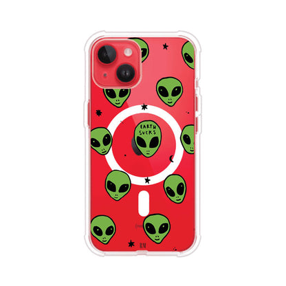 Funda para iPhone con diseño de alienígenas verdes y frase "Earth Sucks", fondo negro con detalles espaciales. Estilo divertido y rebelde. Producto de Remark MX
