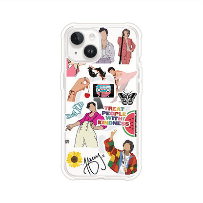 Funda para iPhone con diseño de stickers inspirados en Harry Styles. Incluye frases como "Treat People With Kindness", dibujos de outfits icónicos, girasoles, y elementos retro sobre base transparente. Ideal para fans. Producto de Remark Mx