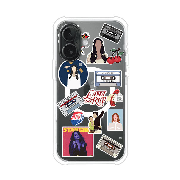 Funda para iPhone con diseño collage de Lana Del Rey en fondo rojo. Incluye stickers de cassettes, cerezas, retratos y frases icónicas. Estilo retro y nostálgico para fans de Lana.