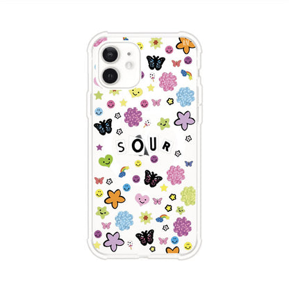 Funda para iPhone inspirada en el álbum Sour de Olivia Rodrigo. Diseño con stickers de mariposas, caritas felices, flores y estrellas. Estilo aesthetic, juvenil y divertido. Producto de Remark Mx