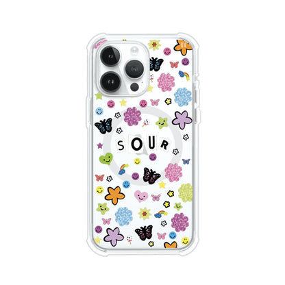 Funda para iPhone inspirada en el álbum Sour de Olivia Rodrigo. Diseño con stickers de mariposas, caritas felices, flores y estrellas. Estilo aesthetic, juvenil y divertido. Producto de Remark Mx