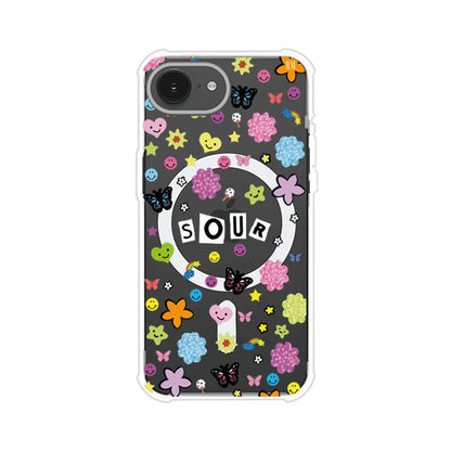 Funda para iPhone inspirada en el álbum Sour de Olivia Rodrigo. Diseño con stickers de mariposas, caritas felices, flores y estrellas. Estilo aesthetic, juvenil y divertido. Producto de Remark Mx