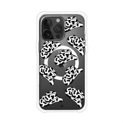 Funda para iPhone con diseño de múltiples sombreros vaqueros en estampado blanco y negro tipo vaca. Estilo western minimalista con vibe country. Producto de Remark Mx.