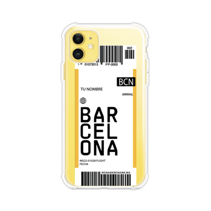 Funda personalizada estilo pase de abordar con diseño de Barcelona y código BCN, personalizable con nombre y datos de vuelo; producto de Remark MX para iPhone