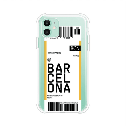 Funda personalizada estilo pase de abordar con diseño de Barcelona y código BCN, personalizable con nombre y datos de vuelo; producto de Remark MX para iPhone