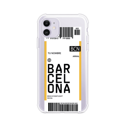 Funda personalizada estilo pase de abordar con diseño de Barcelona y código BCN, personalizable con nombre y datos de vuelo; producto de Remark MX para iPhone