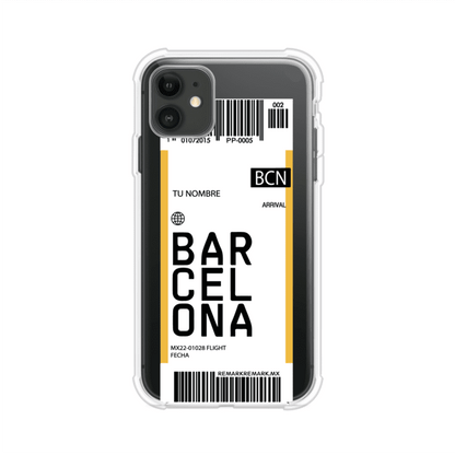 Funda personalizada estilo pase de abordar con diseño de Barcelona y código BCN, personalizable con nombre y datos de vuelo; producto de Remark MX para iPhone