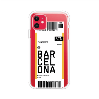 Funda personalizada estilo pase de abordar con diseño de Barcelona y código BCN, personalizable con nombre y datos de vuelo; producto de Remark MX para iPhone
