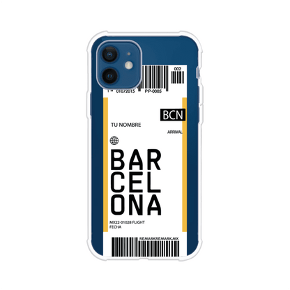 Funda personalizada estilo pase de abordar con diseño de Barcelona y código BCN, personalizable con nombre y datos de vuelo; producto de Remark MX para iPhone