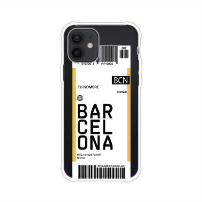 Funda personalizada estilo pase de abordar con diseño de Barcelona y código BCN, personalizable con nombre y datos de vuelo; producto de Remark MX para iPhone