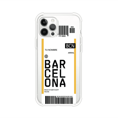 Funda personalizada estilo pase de abordar con diseño de Barcelona y código BCN, personalizable con nombre y datos de vuelo; producto de Remark MX para iPhone