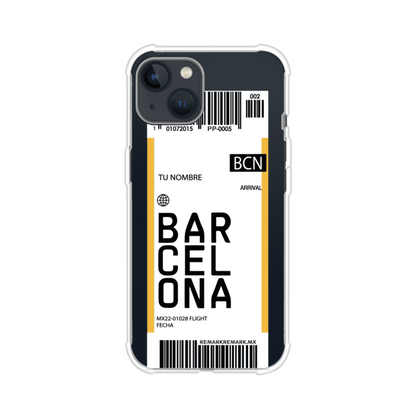 Funda personalizada estilo pase de abordar con diseño de Barcelona y código BCN, personalizable con nombre y datos de vuelo; producto de Remark MX para iPhone