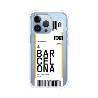 Funda personalizada estilo pase de abordar con diseño de Barcelona y código BCN, personalizable con nombre y datos de vuelo; producto de Remark MX para iPhone