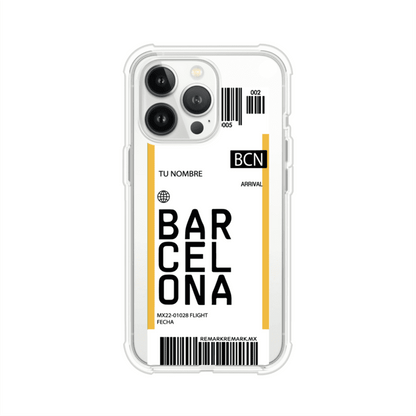 Funda personalizada estilo pase de abordar con diseño de Barcelona y código BCN, personalizable con nombre y datos de vuelo; producto de Remark MX para iPhone