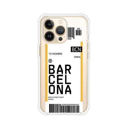Funda personalizada estilo pase de abordar con diseño de Barcelona y código BCN, personalizable con nombre y datos de vuelo; producto de Remark MX para iPhone