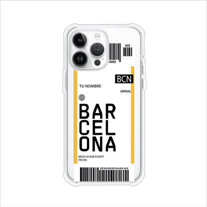 Funda personalizada estilo pase de abordar con diseño de Barcelona y código BCN, personalizable con nombre y datos de vuelo; producto de Remark MX para iPhone