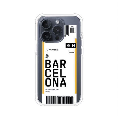 Funda personalizada estilo pase de abordar con diseño de Barcelona y código BCN, personalizable con nombre y datos de vuelo; producto de Remark MX para iPhone
