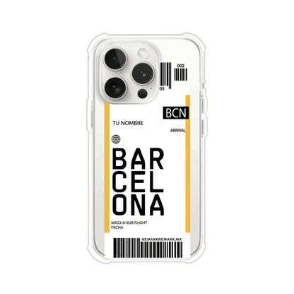 Funda personalizada estilo pase de abordar con diseño de Barcelona y código BCN, personalizable con nombre y datos de vuelo; producto de Remark MX para iPhone