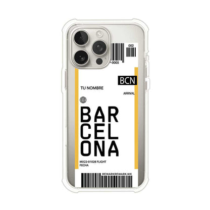 Funda personalizada estilo pase de abordar con diseño de Barcelona y código BCN, personalizable con nombre y datos de vuelo; producto de Remark MX para iPhone