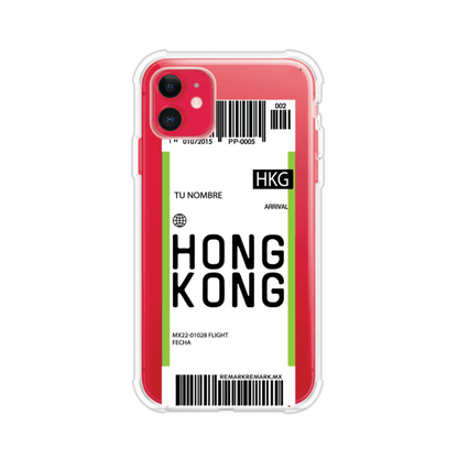 Funda personalizada estilo pase de abordar con diseño de Hong Kong y código HKG, personalizable con nombre y datos de vuelo; producto de Remark MX para iPhone