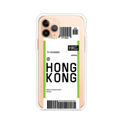 Funda personalizada estilo pase de abordar con diseño de Hong Kong y código HKG, personalizable con nombre y datos de vuelo; producto de Remark MX para iPhone