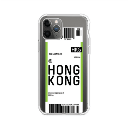 Funda personalizada estilo pase de abordar con diseño de Hong Kong y código HKG, personalizable con nombre y datos de vuelo; producto de Remark MX para iPhone
