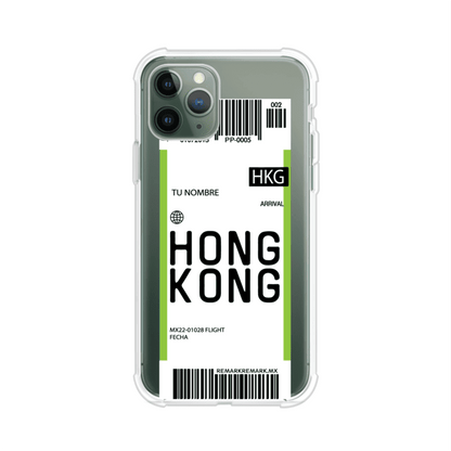 Funda personalizada estilo pase de abordar con diseño de Hong Kong y código HKG, personalizable con nombre y datos de vuelo; producto de Remark MX para iPhone