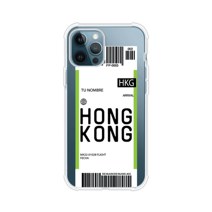 Funda personalizada estilo pase de abordar con diseño de Hong Kong y código HKG, personalizable con nombre y datos de vuelo; producto de Remark MX para iPhone