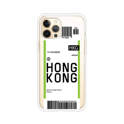 Funda personalizada estilo pase de abordar con diseño de Hong Kong y código HKG, personalizable con nombre y datos de vuelo; producto de Remark MX para iPhone