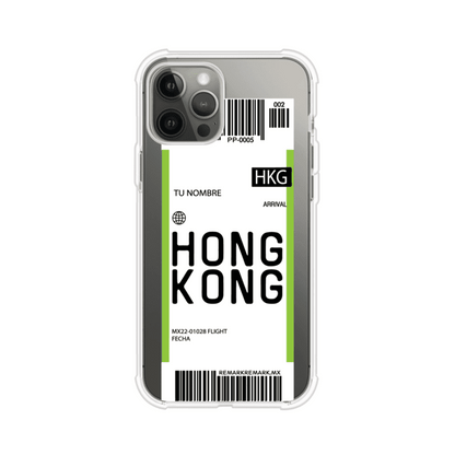 Funda personalizada estilo pase de abordar con diseño de Hong Kong y código HKG, personalizable con nombre y datos de vuelo; producto de Remark MX para iPhone