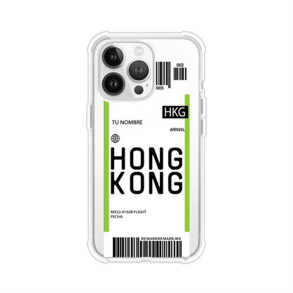 Funda personalizada estilo pase de abordar con diseño de Hong Kong y código HKG, personalizable con nombre y datos de vuelo; producto de Remark MX para iPhone