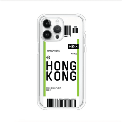 Funda personalizada estilo pase de abordar con diseño de Hong Kong y código HKG, personalizable con nombre y datos de vuelo; producto de Remark MX para iPhone