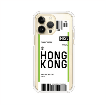 Funda personalizada estilo pase de abordar con diseño de Hong Kong y código HKG, personalizable con nombre y datos de vuelo; producto de Remark MX para iPhone