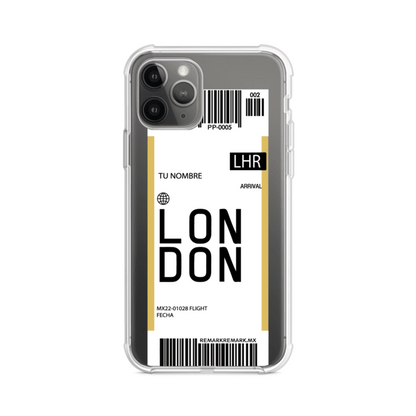 Funda personalizada estilo pase de abordar con diseño de Londres y código LHR, personalizable con nombre y datos de vuelo; producto de Remark MX para iPhone