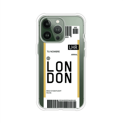 Funda personalizada estilo pase de abordar con diseño de Londres y código LHR, personalizable con nombre y datos de vuelo; producto de Remark MX para iPhone