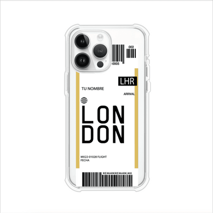 Funda personalizada estilo pase de abordar con diseño de Londres y código LHR, personalizable con nombre y datos de vuelo; producto de Remark MX para iPhone