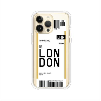 Funda personalizada estilo pase de abordar con diseño de Londres y código LHR, personalizable con nombre y datos de vuelo; producto de Remark MX para iPhone