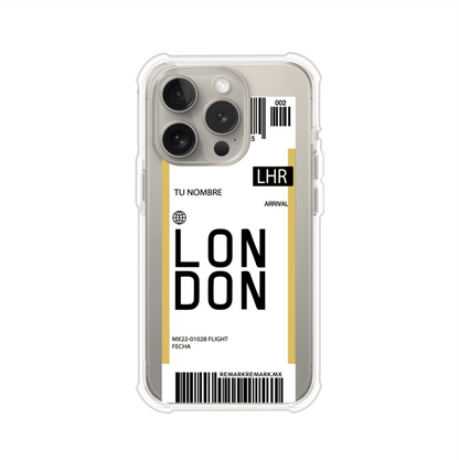 Funda personalizada estilo pase de abordar con diseño de Londres y código LHR, personalizable con nombre y datos de vuelo; producto de Remark MX para iPhone