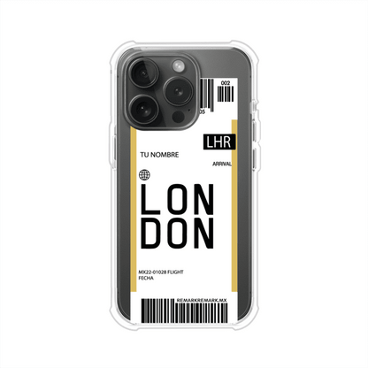 Funda personalizada estilo pase de abordar con diseño de Londres y código LHR, personalizable con nombre y datos de vuelo; producto de Remark MX para iPhone