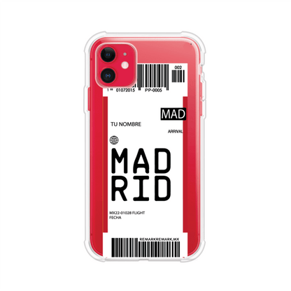 Funda personalizada estilo pase de abordar con diseño de Madrid y código MAD, personalizable con nombre y datos de vuelo; producto de Remark MX para iPhone