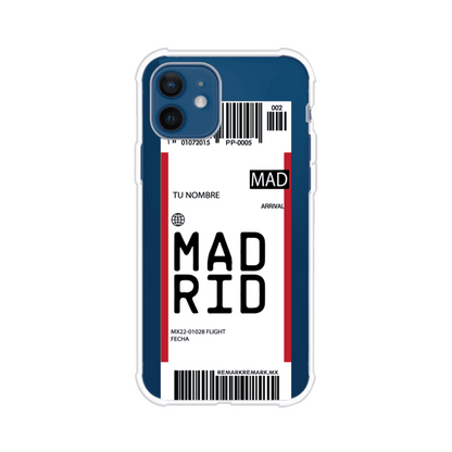 Funda personalizada estilo pase de abordar con diseño de Madrid y código MAD, personalizable con nombre y datos de vuelo; producto de Remark MX para iPhone