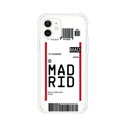 Funda personalizada estilo pase de abordar con diseño de Madrid y código MAD, personalizable con nombre y datos de vuelo; producto de Remark MX para iPhone