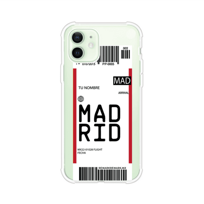 Funda personalizada estilo pase de abordar con diseño de Madrid y código MAD, personalizable con nombre y datos de vuelo; producto de Remark MX para iPhone