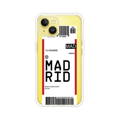 Funda personalizada estilo pase de abordar con diseño de Madrid y código MAD, personalizable con nombre y datos de vuelo; producto de Remark MX para iPhone
