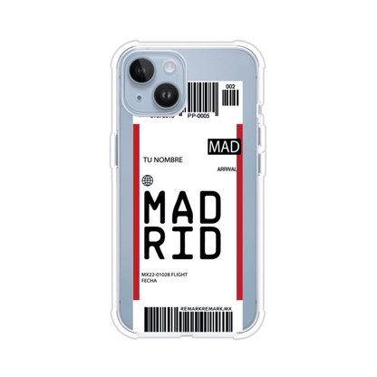 Funda personalizada estilo pase de abordar con diseño de Madrid y código MAD, personalizable con nombre y datos de vuelo; producto de Remark MX para iPhone