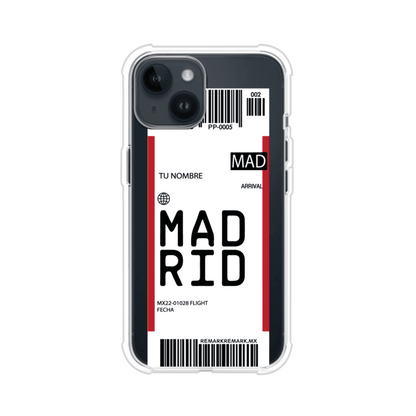 Funda personalizada estilo pase de abordar con diseño de Madrid y código MAD, personalizable con nombre y datos de vuelo; producto de Remark MX para iPhone