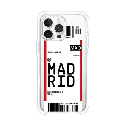 Funda personalizada estilo pase de abordar con diseño de Madrid y código MAD, personalizable con nombre y datos de vuelo; producto de Remark MX para iPhone