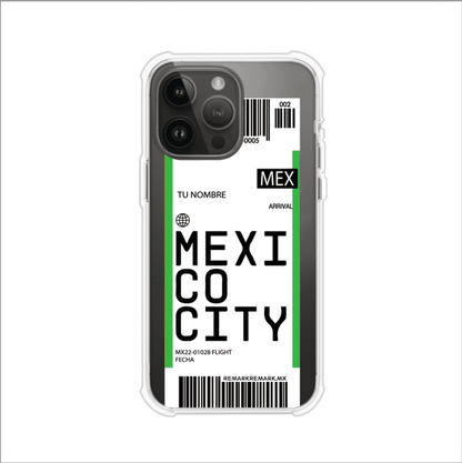 Funda personalizada estilo pase de abordar con diseño de Mexico y código MEX, personalizable con nombre y datos de vuelo; producto de Remark MX para iPhone