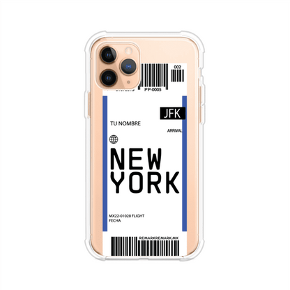 Funda personalizada estilo pase de abordar con diseño de Nueva York y código JFK, personalizable con nombre y datos de vuelo; producto de Remark MX para iPhone